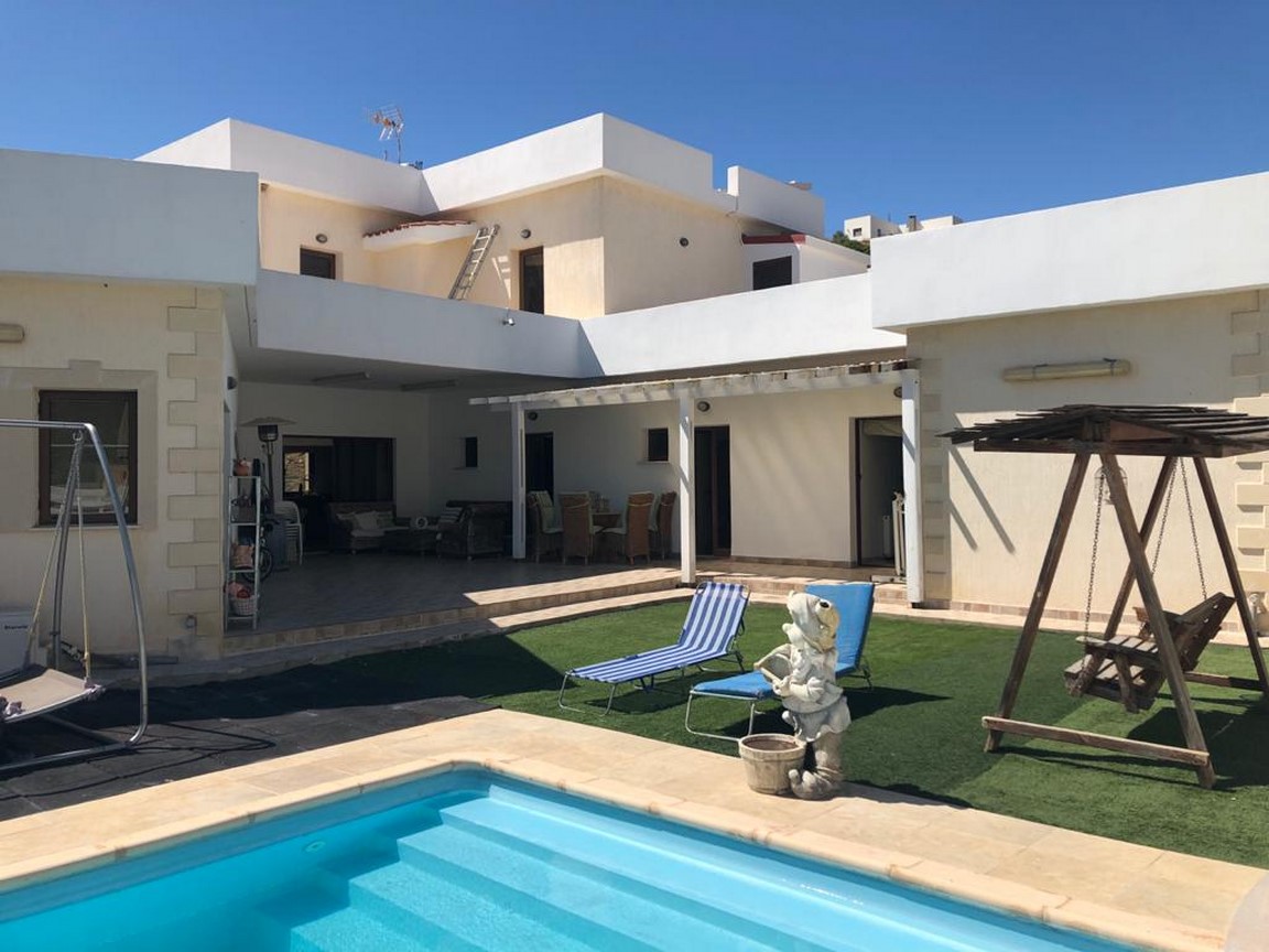 Villa – 5 bedroom for sale, Agia Fyla area, Limassol