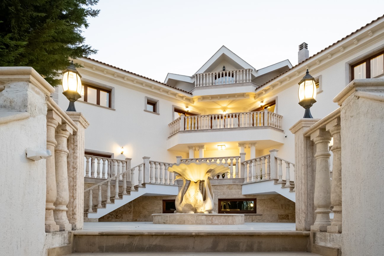 Exclusive Villa – 6 bedrooms for sale, Kalogiry area, Limassol